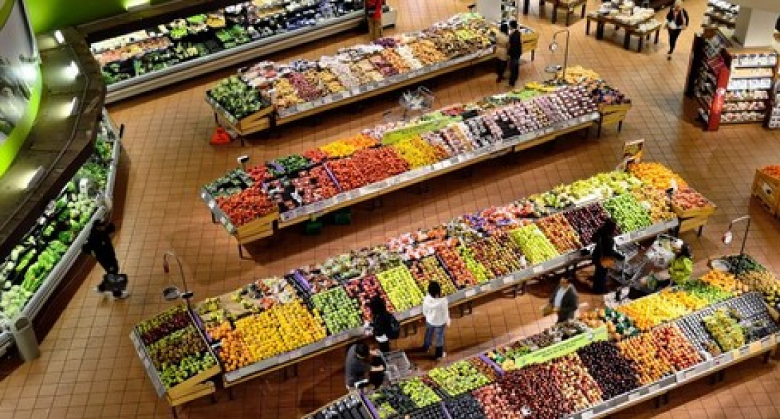 Il Covid rimane sulle confezioni alimentari nei supermercati anche una settimana