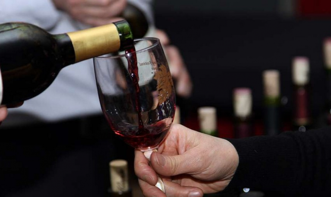 Restano alte le giacenze di vino in Italia