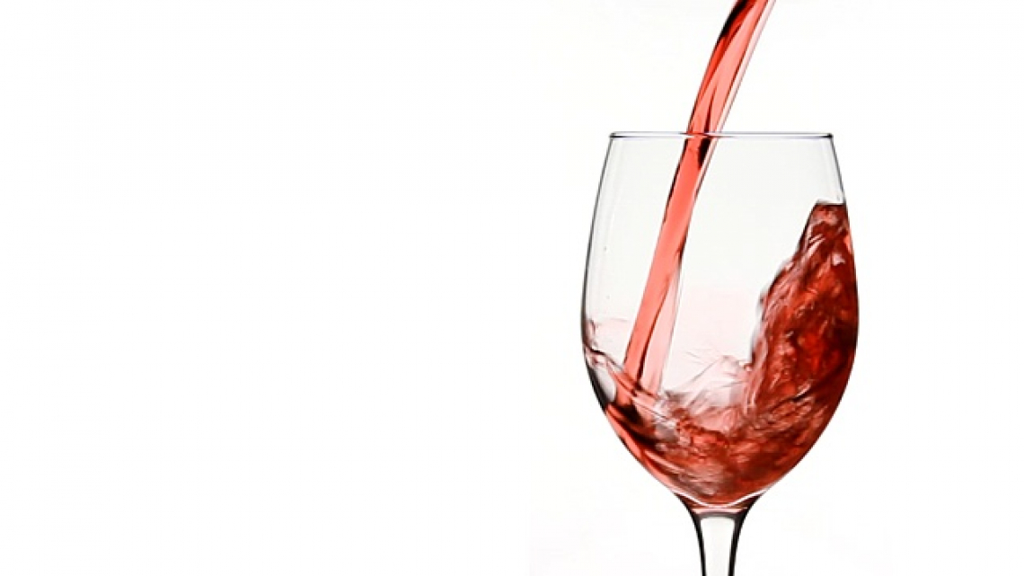 Sequestrati 300 mila litri di vino irregolare