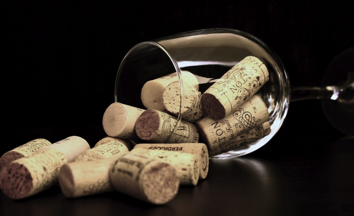 Eliminare il difetto di tappo dal vino: il problema TCA