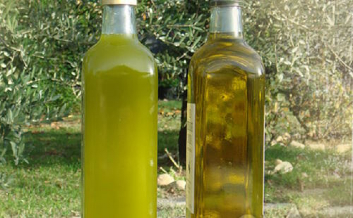 Meglio le lattine o la bottiglia di vetro per conservare l’olio extra vergine di oliva?