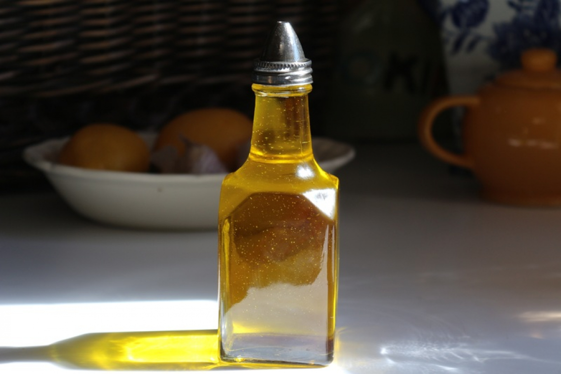 Olio di oliva contaminato da oli minerali e idrocarburi aromatici: il ruolo del frantoio