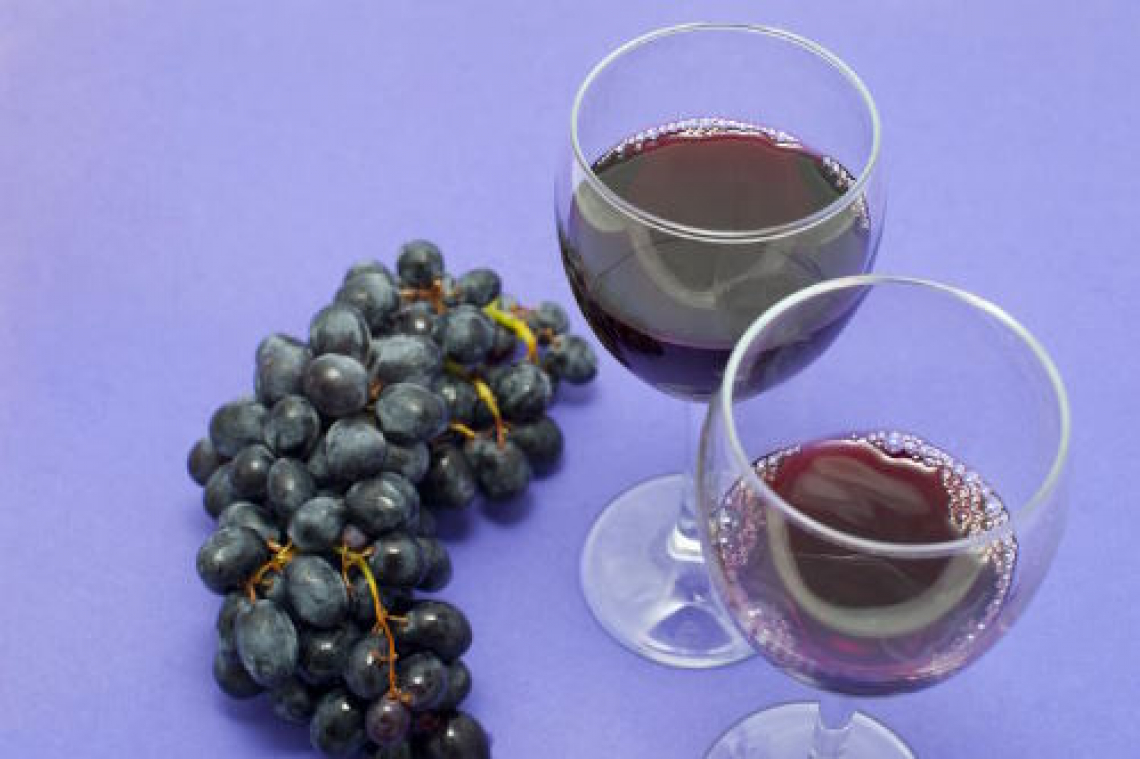 Le onde di risonanza offrono una tecnica di estrazione sostenibile per il vino rosso senza solfiti