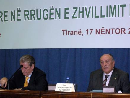 Il premier Salì Berisha con il professor Antonio Cimato