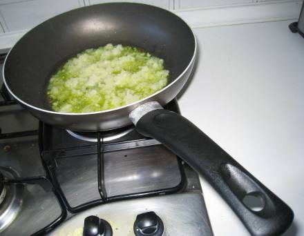 Una padella tipo wok per limitare l’uso dell’olio