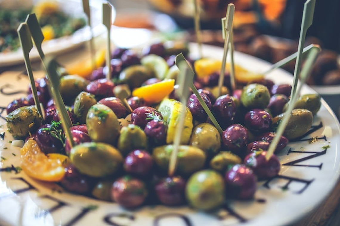 La ricetta per le olive in salamoia fatte in casa svelata dai professionisti