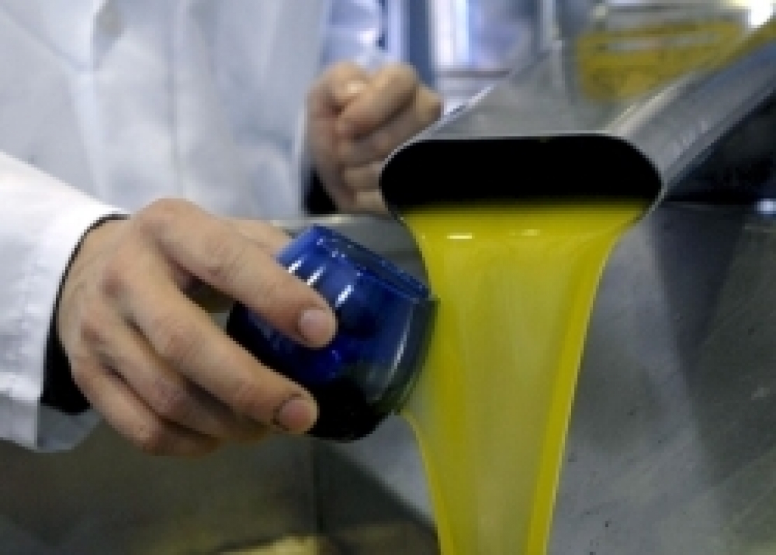 Evitare di filtrare l'olio extra vergine di oliva si può, ma a precise condizioni