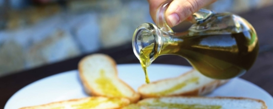 L'olio extra vergine di oliva è festa e gioia