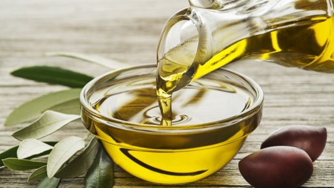 Dieta e salute vanno a braccetto con l'olio extra vergine d'oliva