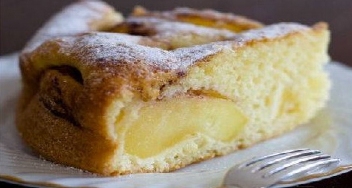 Mele verdi, salvia e olio extra vergine di oliva per una torta di stagione