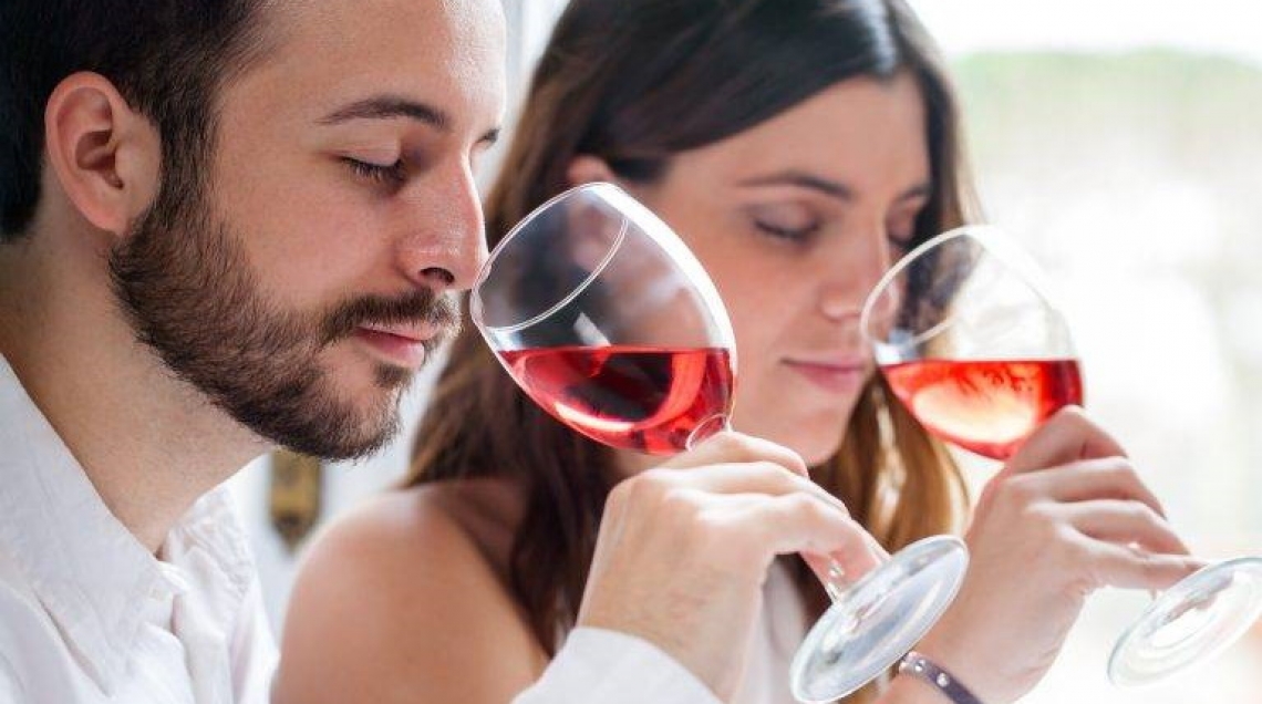 Sorseggiare vino è un toccasana per allenare il cervello