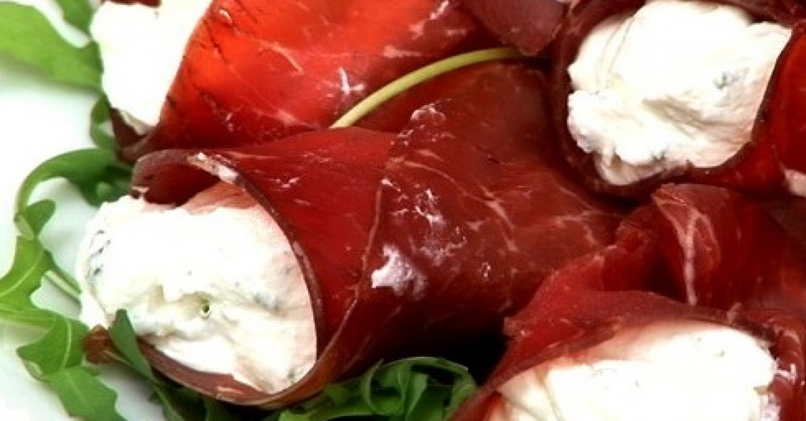 Le origini e le ricette di sei piatti per l'estate, facili e senza fornelli
