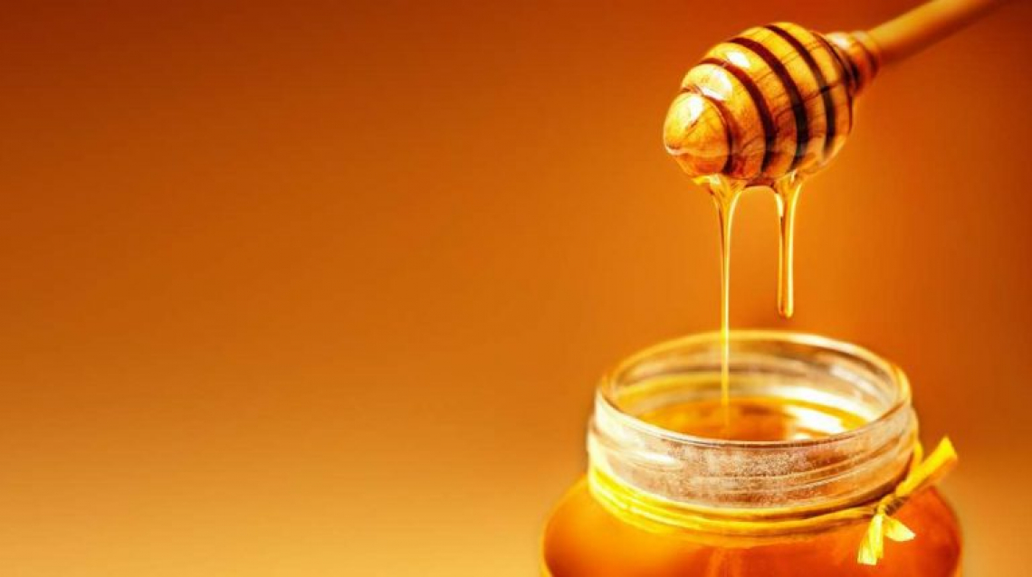 Il miele è una medicina naturale contro tosse, raffreddori, mal di gola