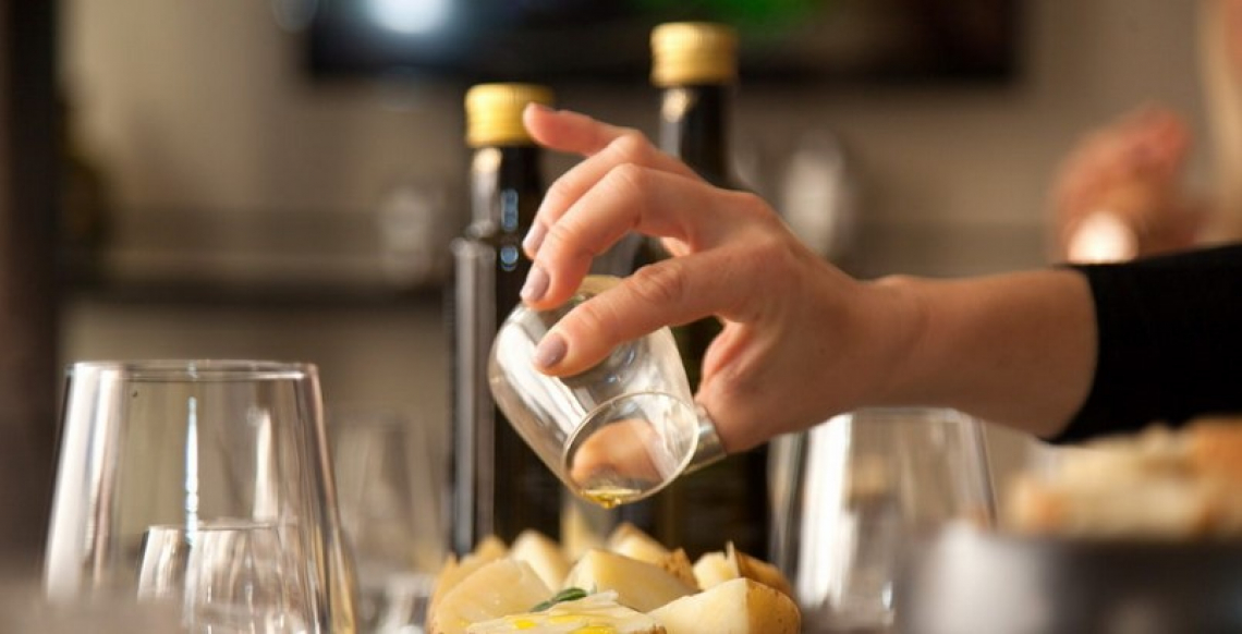 Amore al primo assaggio per l'olio extra vergine di oliva di eccellenza