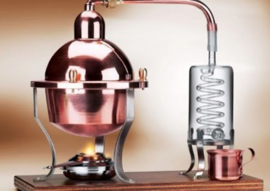 Il gel igienizzante per le mani contro il Covid ha il profumo della grappa