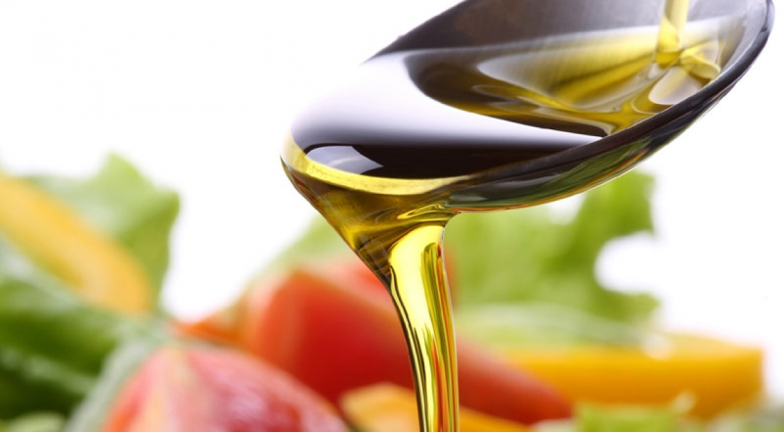 Per il controllo del peso le donne dovrebbero sempre mangiare olio extra vergine d'oliva