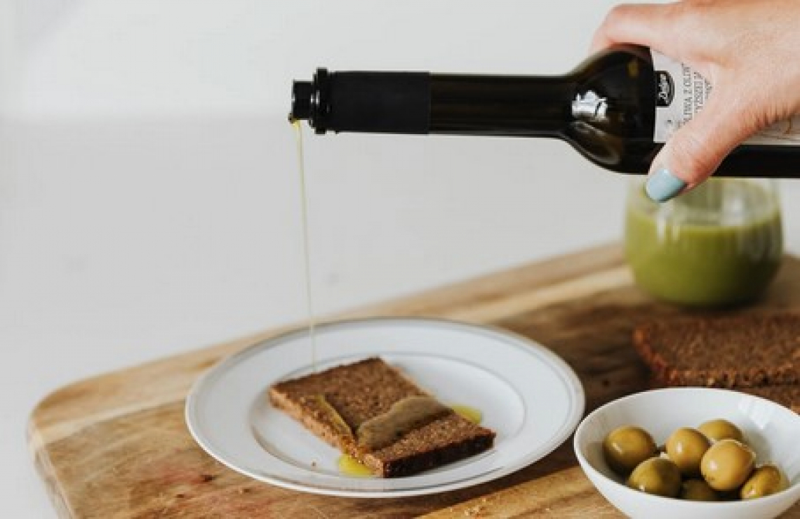 L'olio extra vergine d'oliva è un'arma contro il colesterolo LDL