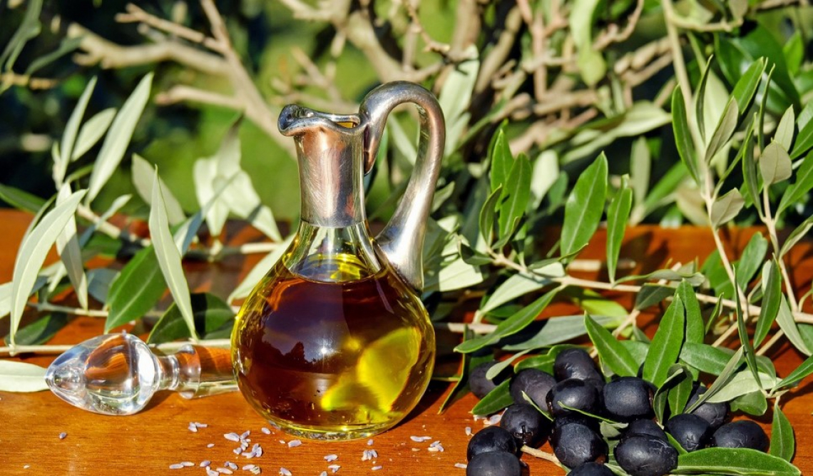 Olio extra vergine d'oliva contro burro: quale aiuta le nostre arterie?