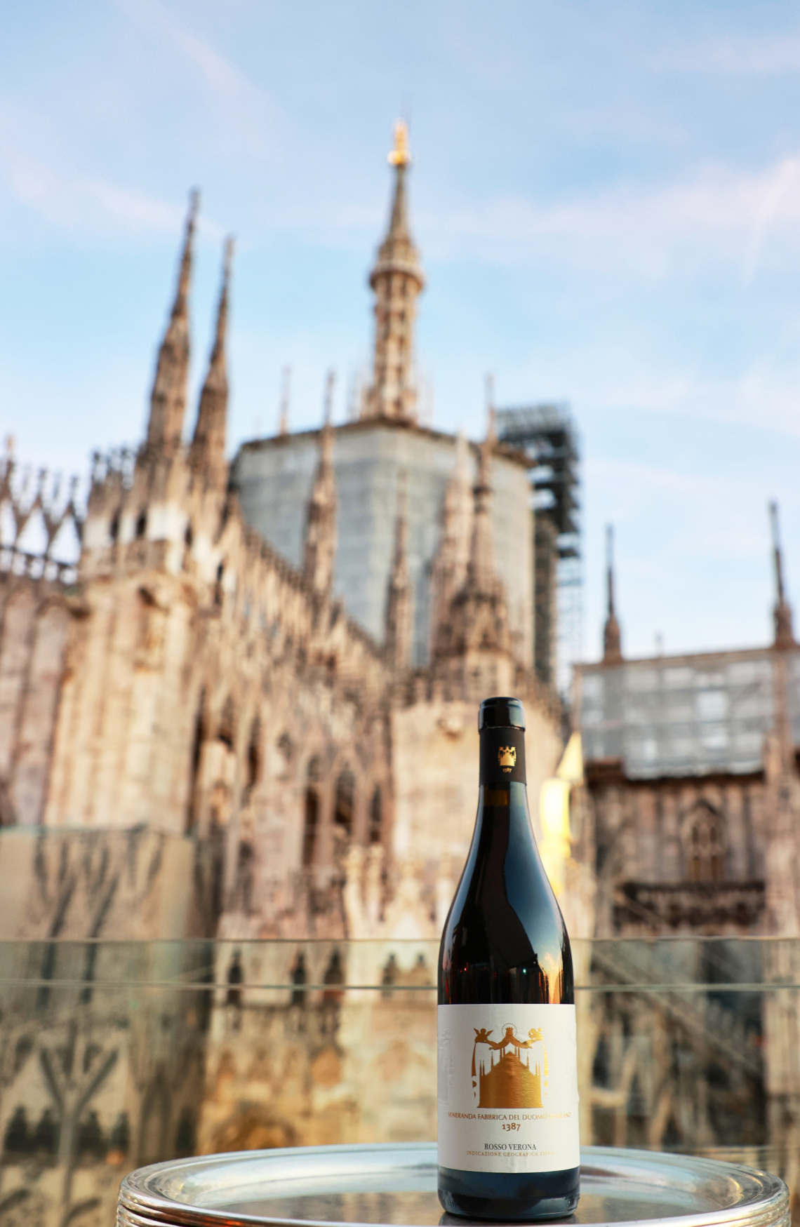Il restauro del Duomo di Milano passa per un calice di vino