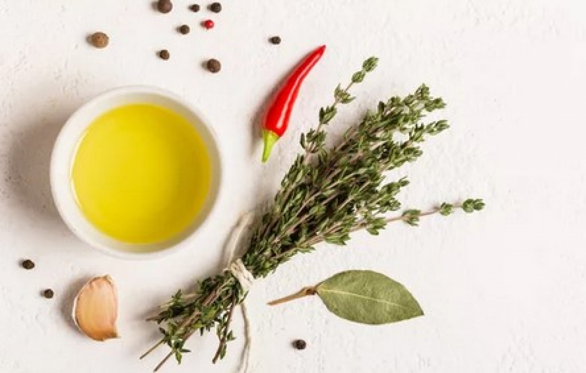 Meglio l'olio d'oliva del grasso di maiale per produrre salsicce di pollo
