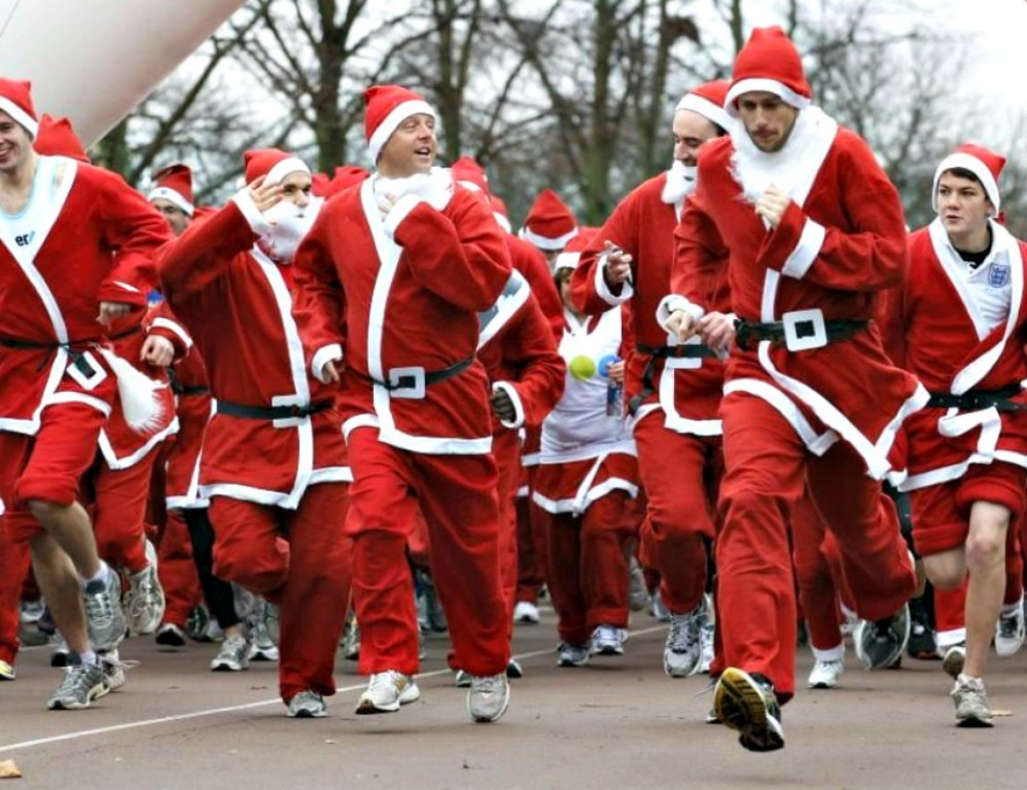 La corsa dei Babbi Natale a Treviso: festa e solidarietà