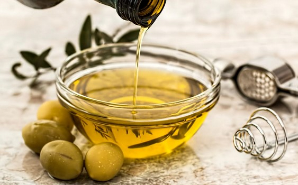 L'olio extra vergine di oliva prodotto da olive conservate in acqua di mare