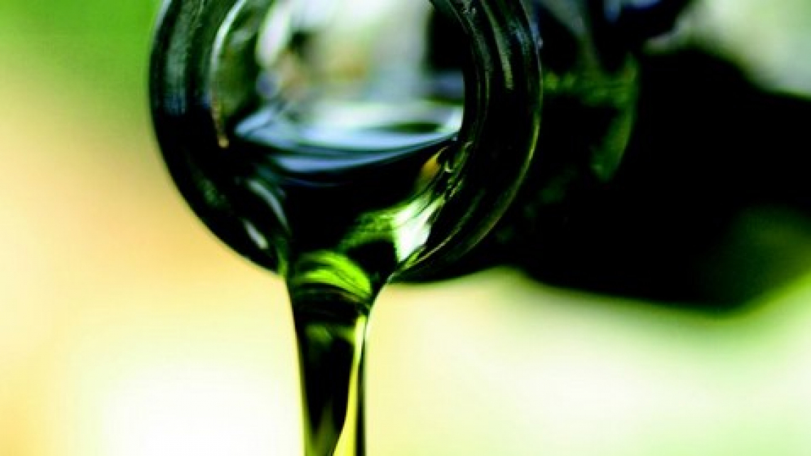 Torna a scendere la giacenza di olio di oliva italiano
