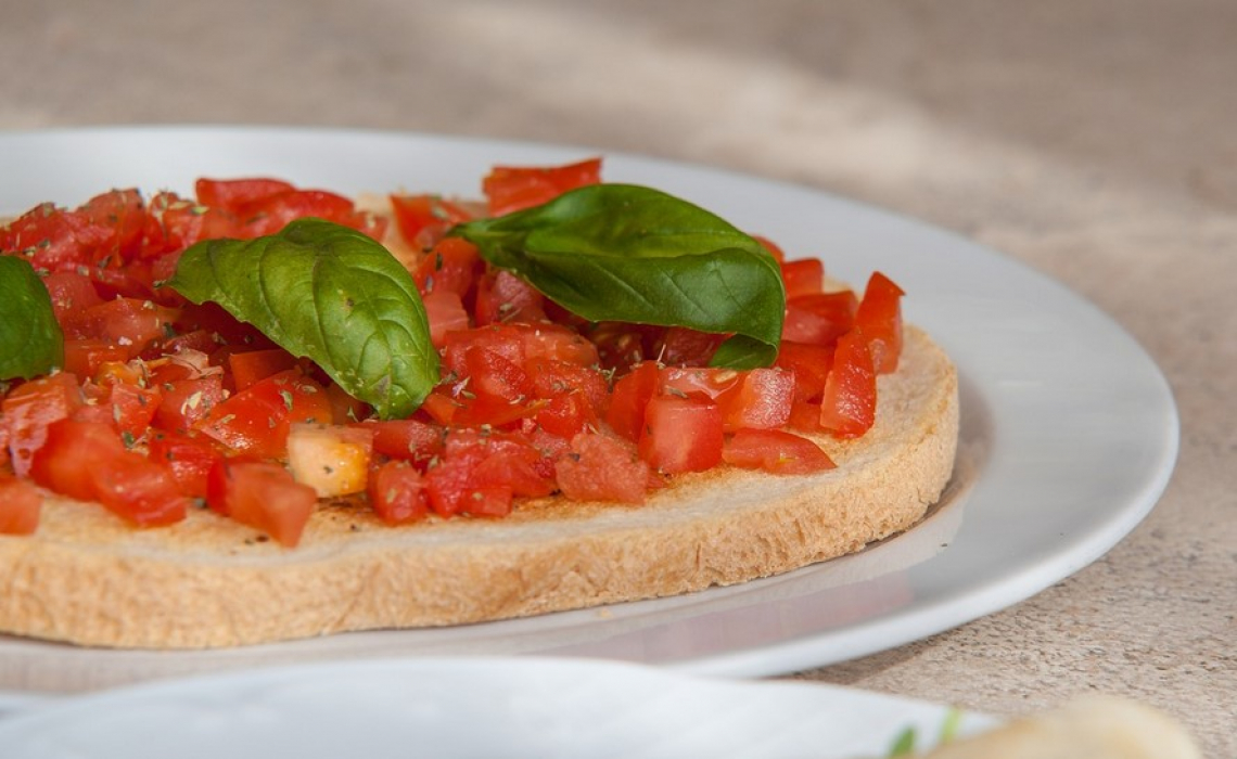 Pane, olio e pomodoro: tradizione mai dimenticata dagli italiani
