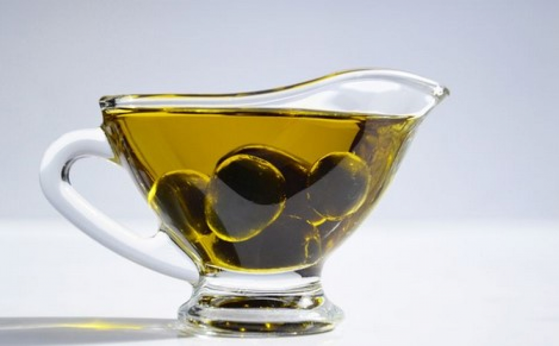 Il lavaggio dell’olio extra vergine di oliva per ridurre l’amaro