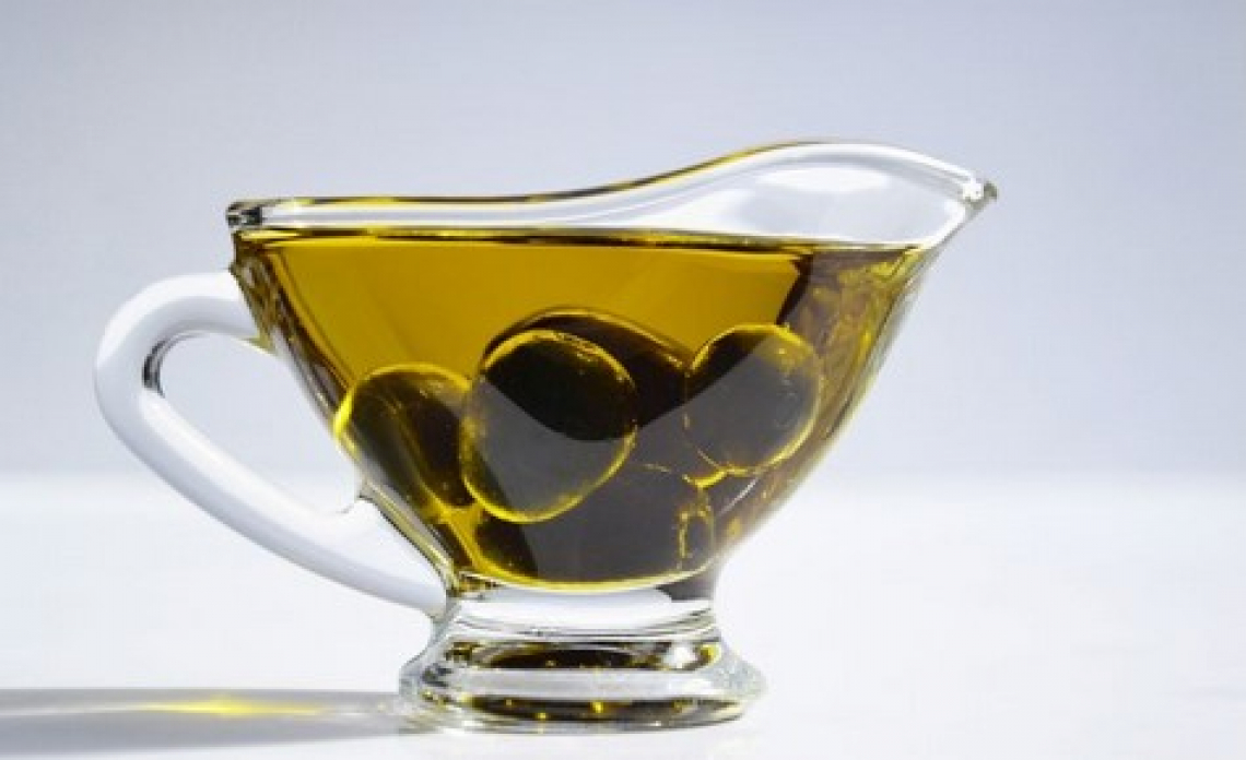 Prezzi degli oli di oliva in discesa, extravergine in controtendenza