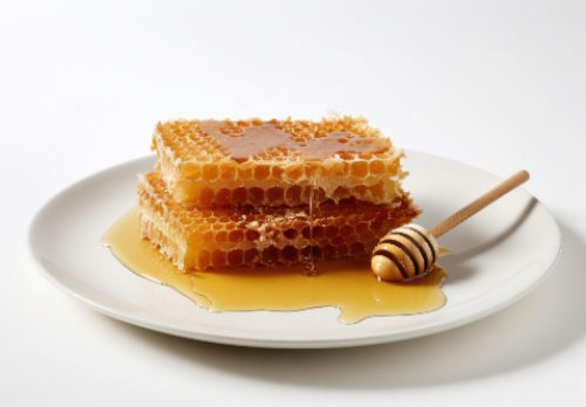 Il miele, un dolce naturale con mille benefici per la salute